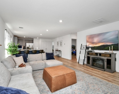 932 Gentle Moss Drive - Photo Thumbnail 25