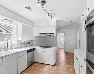 5814 Old Lodge Drive - Photo Thumbnail 9