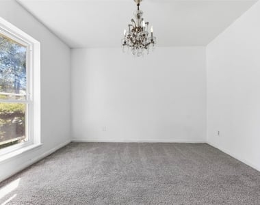 5814 Old Lodge Drive - Photo Thumbnail 13