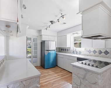 5814 Old Lodge Drive - Photo Thumbnail 7