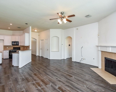128 Long Canyon Lane - Photo Thumbnail 9