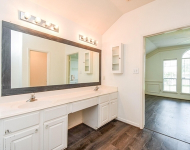 128 Long Canyon Lane - Photo Thumbnail 15