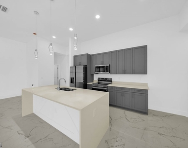 1025 Gladys Street - Photo Thumbnail 5