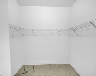 1025 Gladys Street - Photo Thumbnail 17
