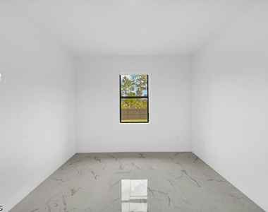 1025 Gladys Street - Photo Thumbnail 29