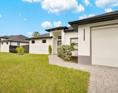 1025 Gladys Street - Photo Thumbnail 37