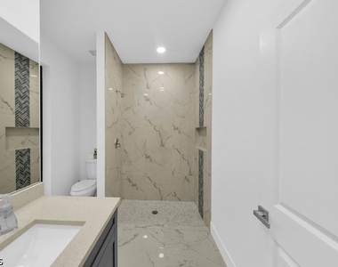 1025 Gladys Street - Photo Thumbnail 32