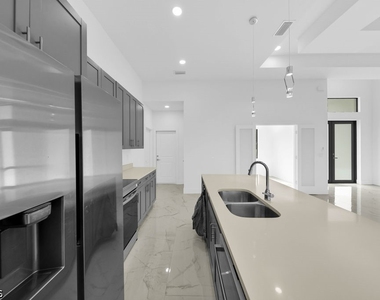 1025 Gladys Street - Photo Thumbnail 31
