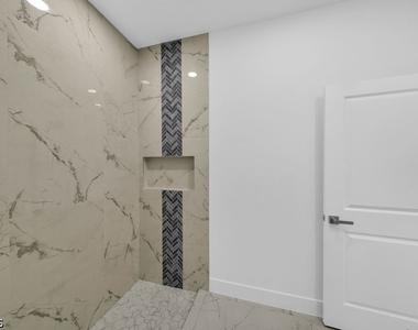 1025 Gladys Street - Photo Thumbnail 35