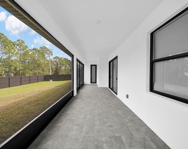 1025 Gladys Street - Photo Thumbnail 21