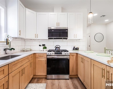 1150 Grove - Photo Thumbnail 8