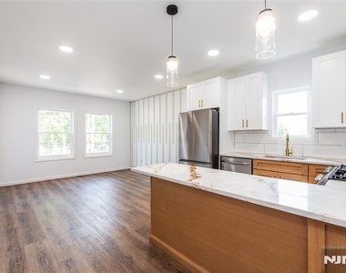 1150 Grove - Photo Thumbnail 18