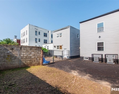 1150 Grove - Photo Thumbnail 21