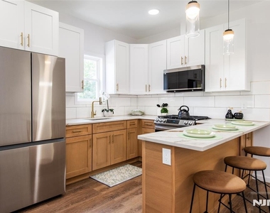 1150 Grove - Photo Thumbnail 7