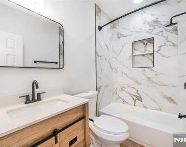 1150 Grove - Photo Thumbnail 15