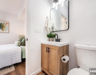 1150 Grove - Photo Thumbnail 13