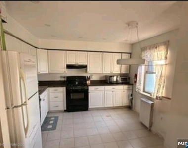 700 Schuyler - Photo Thumbnail 3