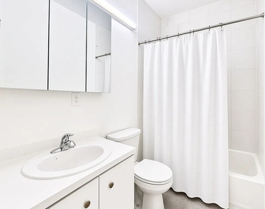 370 West 52nd Street - Photo Thumbnail 4