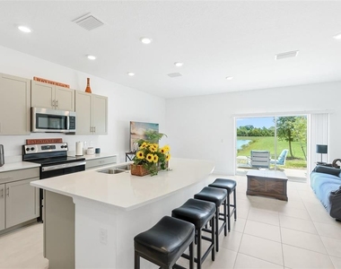15067 Ginetti Street - Photo Thumbnail 4