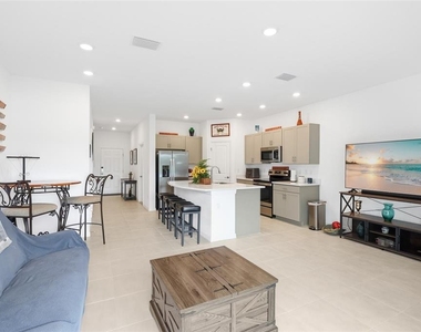 15067 Ginetti Street - Photo Thumbnail 11