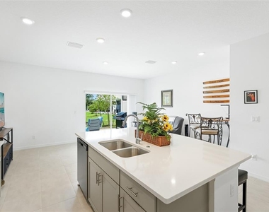 15067 Ginetti Street - Photo Thumbnail 6