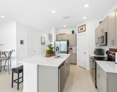 15067 Ginetti Street - Photo Thumbnail 7