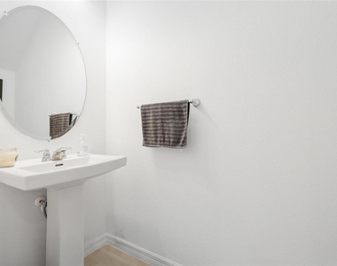15067 Ginetti Street - Photo Thumbnail 12