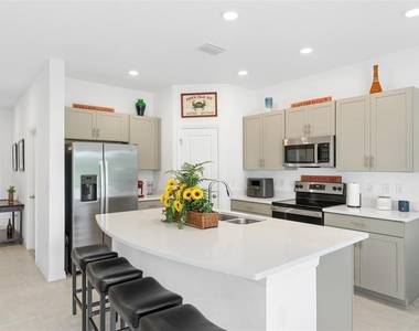 15067 Ginetti Street - Photo Thumbnail 5