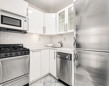 322 West 14th Street - Photo Thumbnail 1