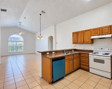 4795 Cumbrian Lakes Drive - Photo Thumbnail 8