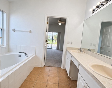 4795 Cumbrian Lakes Drive - Photo Thumbnail 9