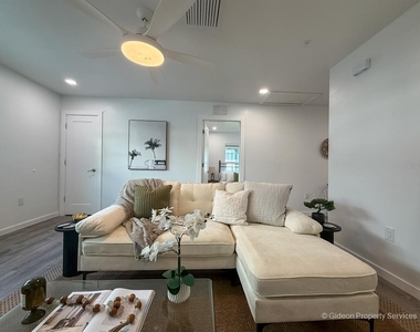 206 Se 21st Terrace - Photo Thumbnail 2