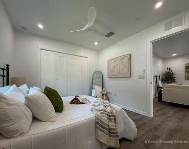 211 Se 21st Terrace - Photo Thumbnail 6