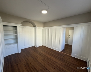 30 Woodbury Avenue - Photo Thumbnail 8