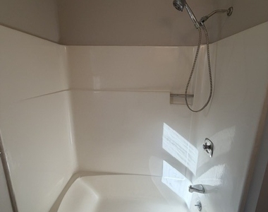 30 Woodbury Avenue - Photo Thumbnail 4
