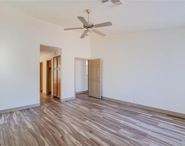 480 Salzburg Avenue - Photo Thumbnail 12