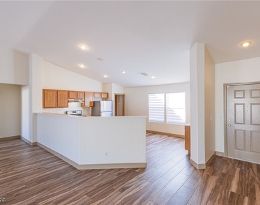 480 Salzburg Avenue - Photo Thumbnail 8