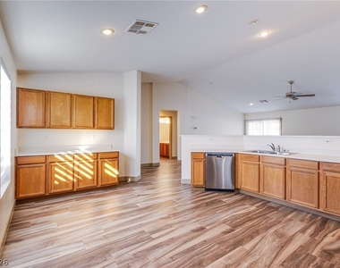 480 Salzburg Avenue - Photo Thumbnail 6