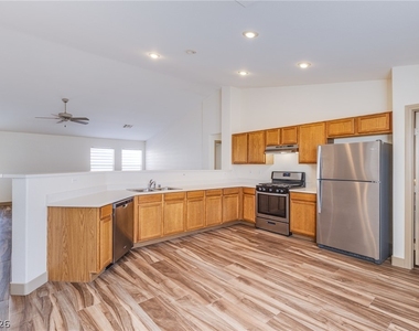 480 Salzburg Avenue - Photo Thumbnail 7
