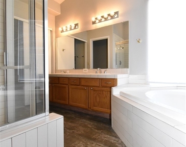 5016 Camino Del Santo Parkway - Photo Thumbnail 18