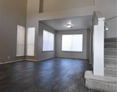 5016 Camino Del Santo Parkway - Photo Thumbnail 7