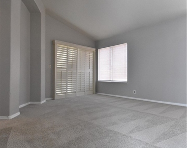 5016 Camino Del Santo Parkway - Photo Thumbnail 16