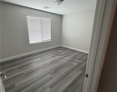 1054 Twincrest Avenue - Photo Thumbnail 7