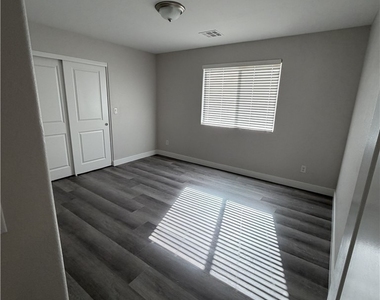 1054 Twincrest Avenue - Photo Thumbnail 8