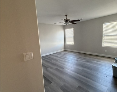 1054 Twincrest Avenue - Photo Thumbnail 10