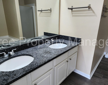 3854 Pleasant Oaks Drive - Photo Thumbnail 8