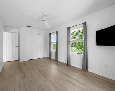 1468 Northampton Terrace - Photo Thumbnail 16