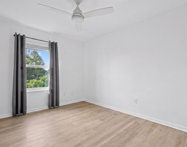 1468 Northampton Terrace - Photo Thumbnail 14