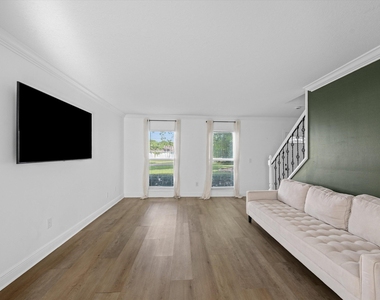 1468 Northampton Terrace - Photo Thumbnail 2
