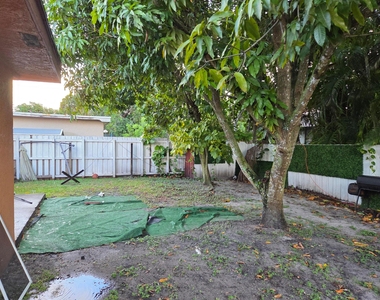 7818 Sw 7th Court - Photo Thumbnail 12